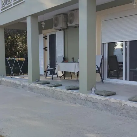 Nyaraló Loukas House 2