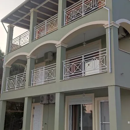 Loukas House 2 בית נופש *
